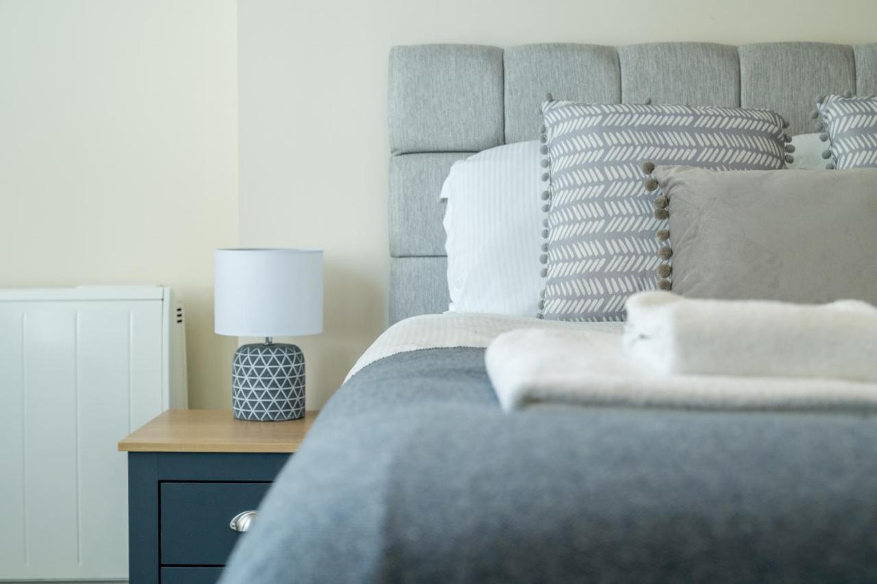 Modern 3 Bedroom - Sleeps 6 *