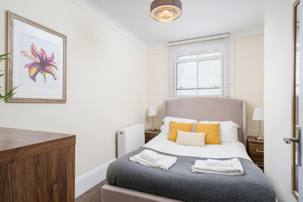 Modern 3 Bedroom - Sleeps 6 Apartment *