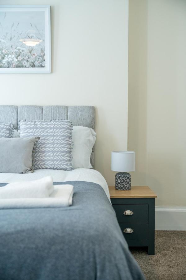 Apartment Modern 3 Bedroom - Sleeps 6 *