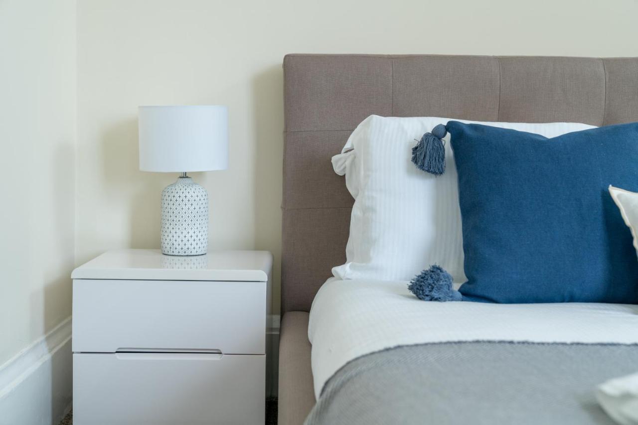 Apartment Modern 3 Bedroom - Sleeps 6