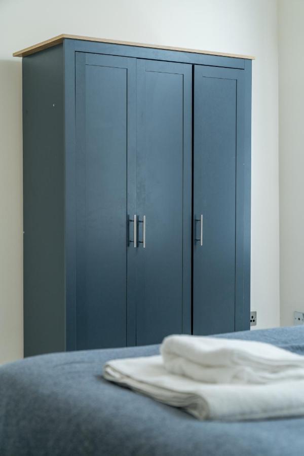 Modern 3 Bedroom - Sleeps 6 Apartment *
