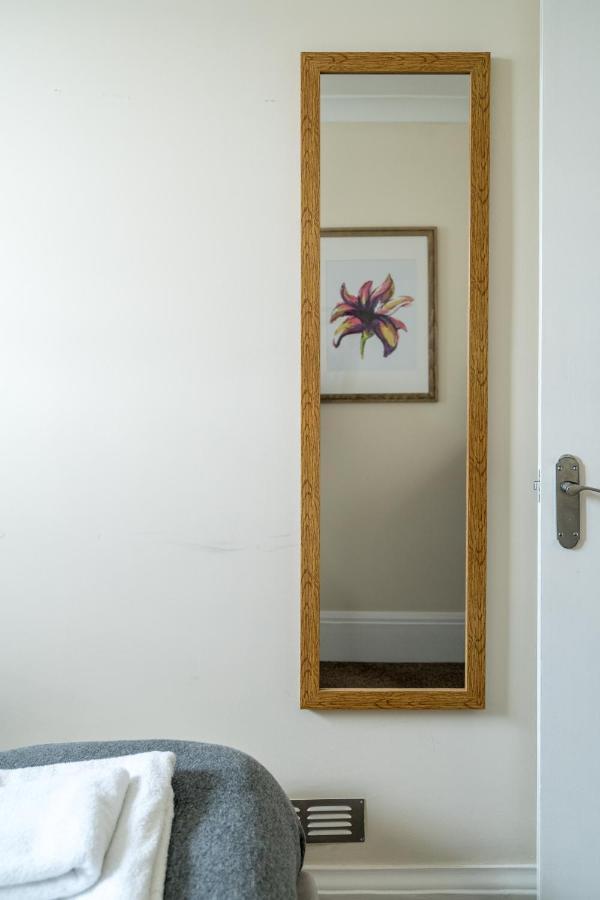 Apartment Modern 3 Bedroom - Sleeps 6 *